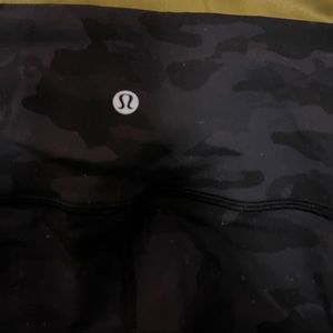 Lulu lemon crop leggings.
